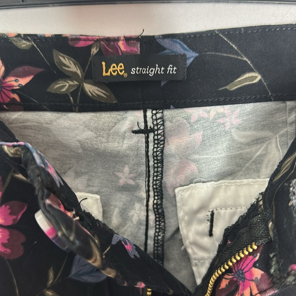 Lee Black Floral Patterned Cotton Shorts - Picture 6 of 7